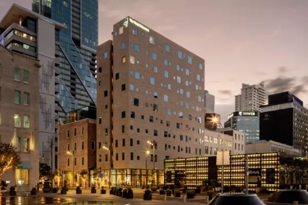 Review: The Hotel Britomart, the capital of a new republic